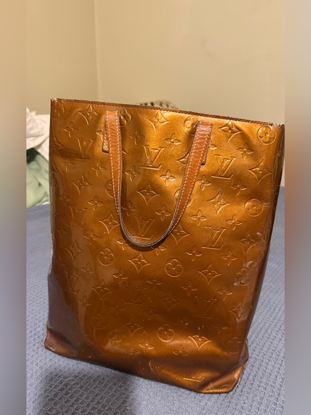 Louis Vuitton Monogram Vernis Reade MM - with original dust cover. Pre-loved.